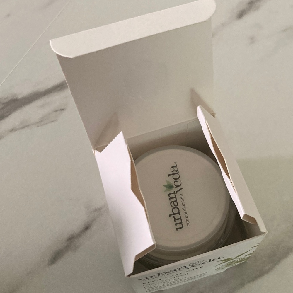 Urban Veda Neem + Tea Tree Oil-Control Purifying Day Cream — Green - Picture 13 of 15